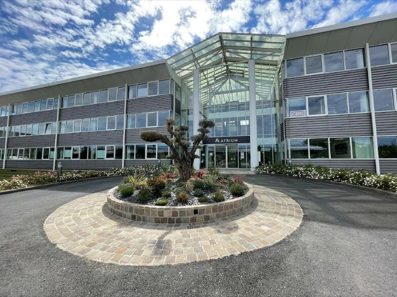 Office in Argenteuil for lease - Building Photo - Image 1 of 18