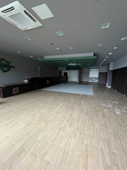 52 Boulevard Jacques Duclos, Tarnos for lease - Interior Photo - Image 2 of 9