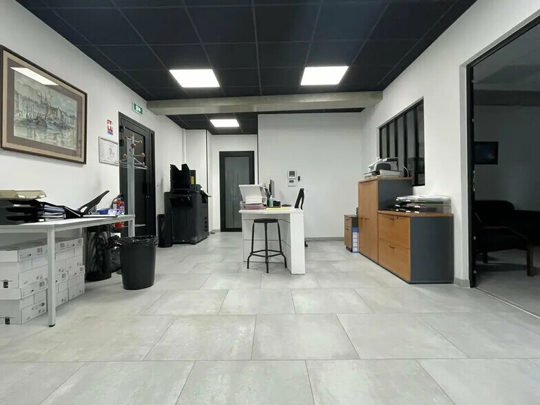Office in Le Havre for lease - Interior Photo - Image 2 of 3