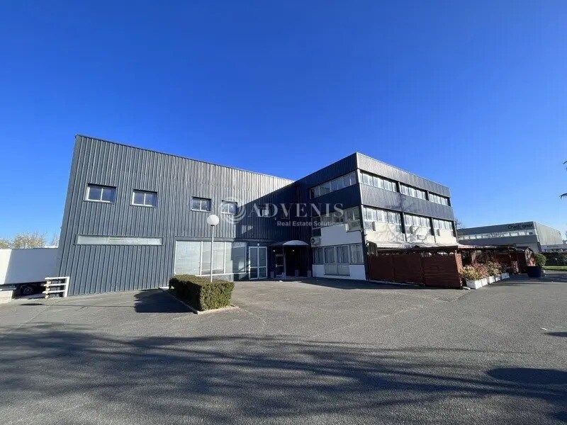 Office in Trappes for sale Building Photo- Image 1 of 8