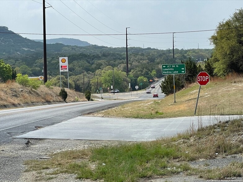 FM 1283, Lakehills, TX for sale - Primary Photo - Image 2 of 11