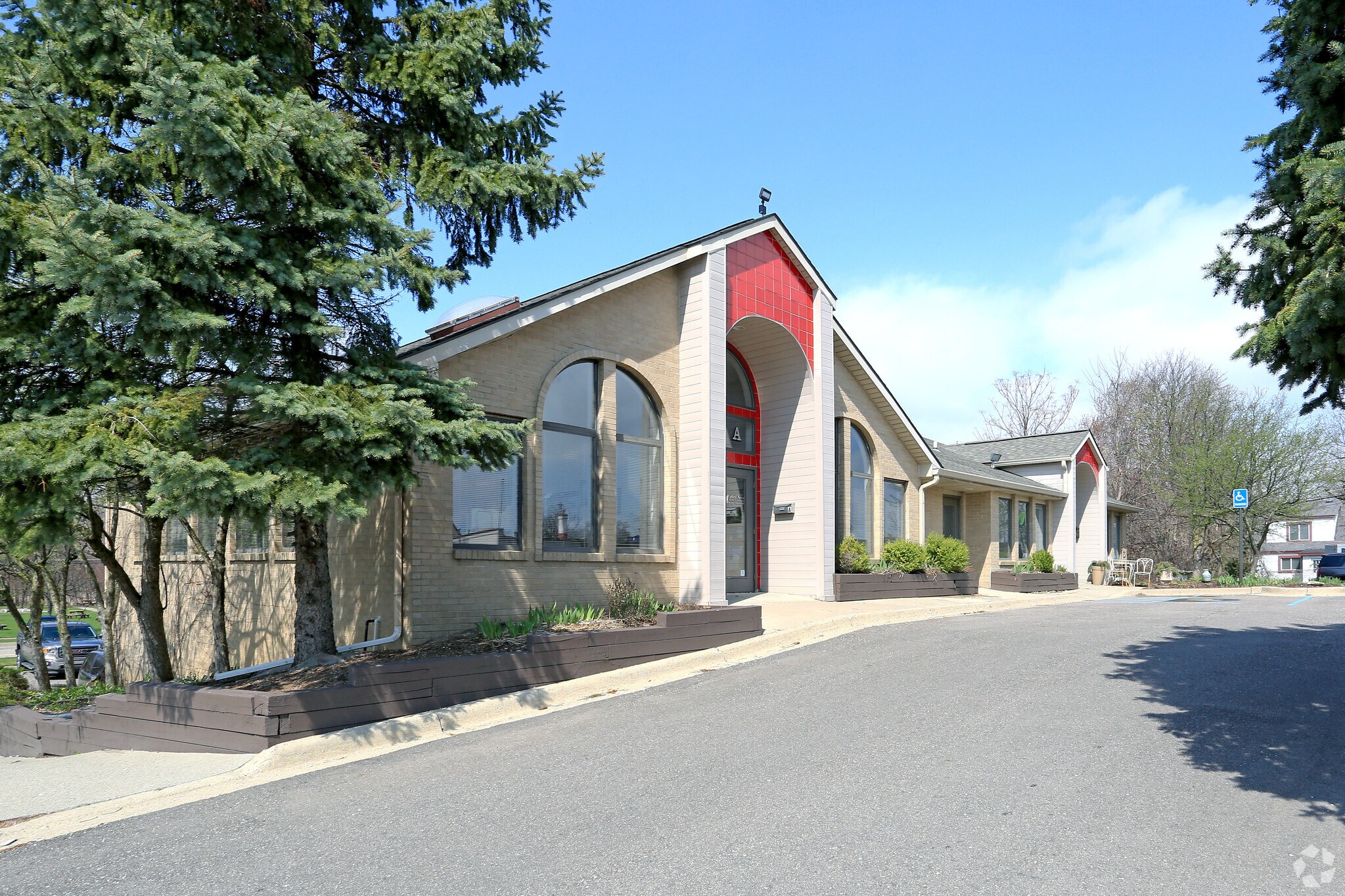 305 N Pontiac Trail, Walled Lake, MI for sale Primary Photo- Image 1 of 1