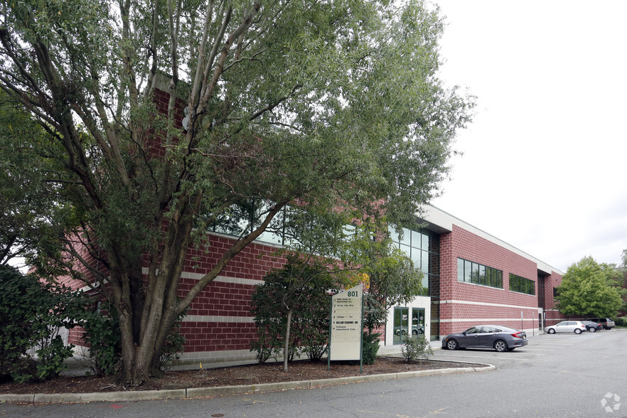 801 Penhorn Ave, Secaucus, NJ for lease - Primary Photo - Image 1 of 6