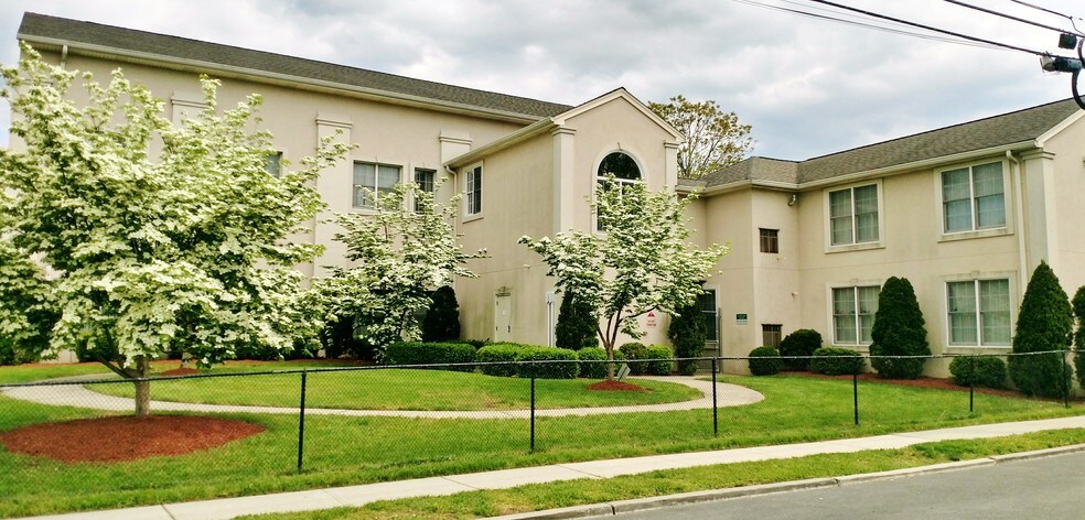 563 E 23rd St, Paterson, NJ for sale - Building Photo - Image 1 of 1