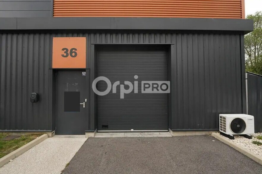 Flex in Vaulx-Milieu for lease - Building Photo - Image 2 of 23