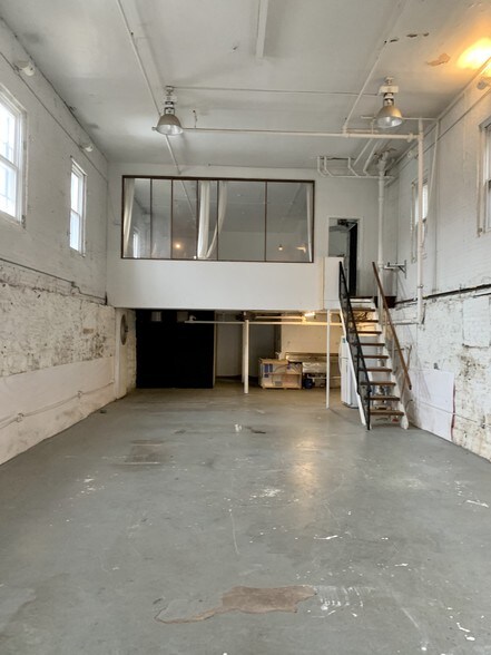 279 Frost St, Brooklyn, NY for lease - Wide Open White Box Space - Image 1 of 23