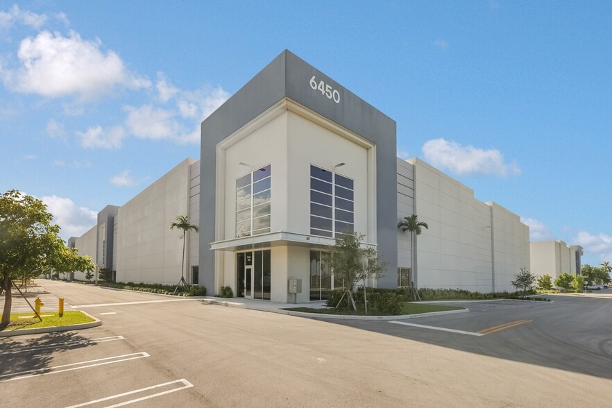 6450 NW 97th Ave, Doral, FL for lease - Building Photo - Image 3 of 6
