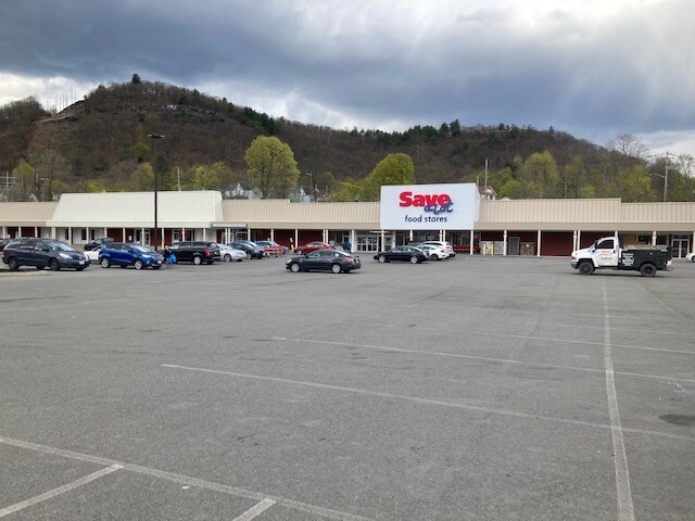 100 Pike St, Port Jervis, NY for lease - Building Photo - Image 1 of 1