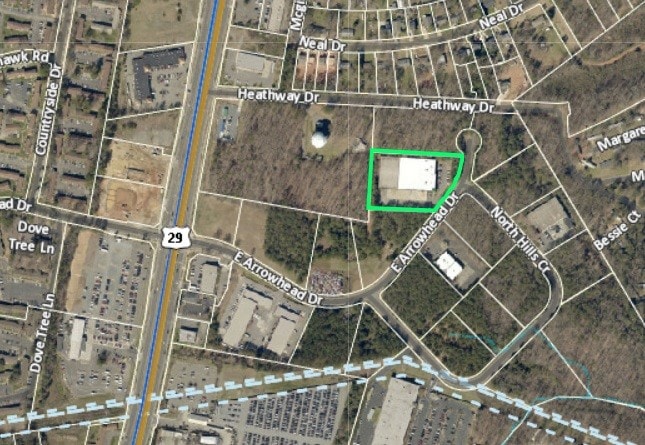 425 E Arrowhead Dr, Charlotte, NC for lease - Building Photo - Image 2 of 2