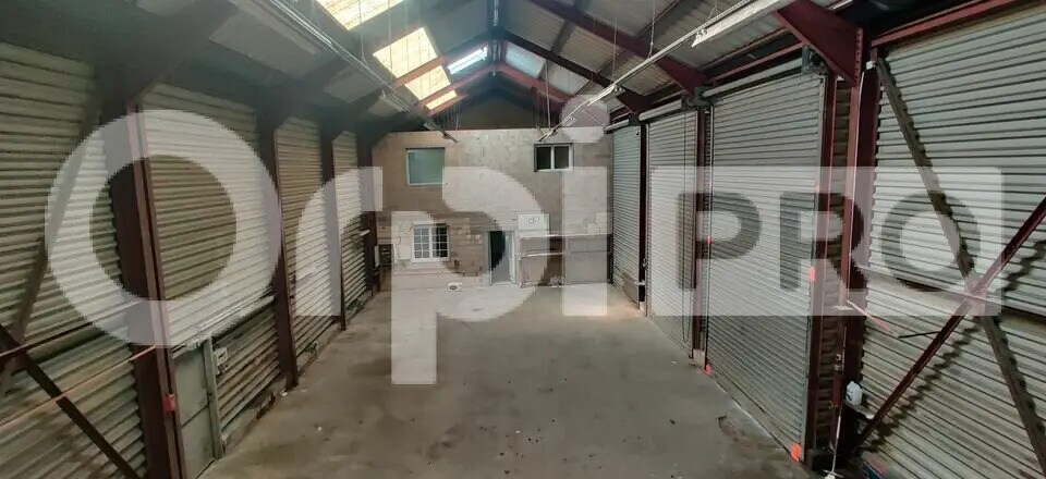 Flex in Villeneuve-le-Roi for lease - Interior Photo - Image 3 of 8