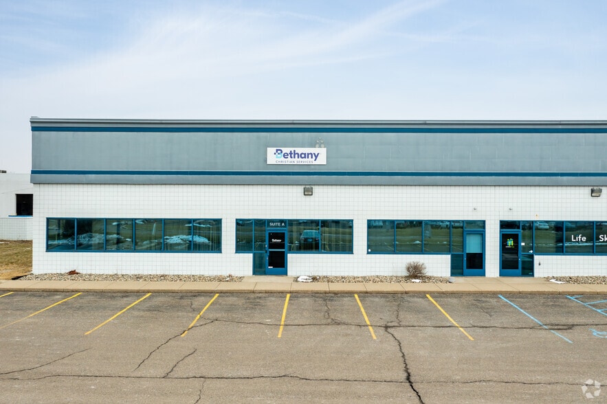 4180 Pier North Blvd, Flint, MI for lease - Building Photo - Image 3 of 6