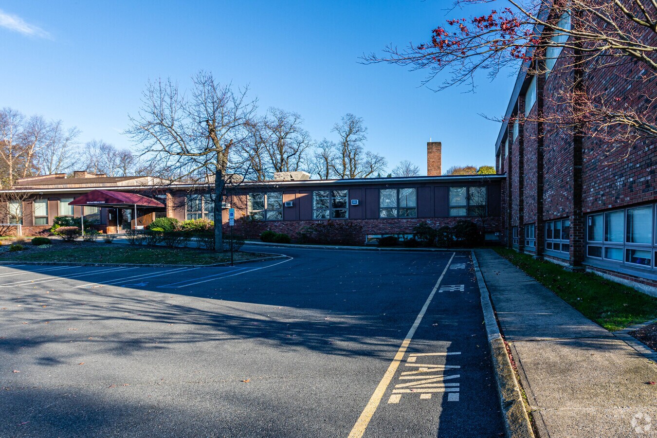 304 E Midland Ave, Paramus, NJ 07652