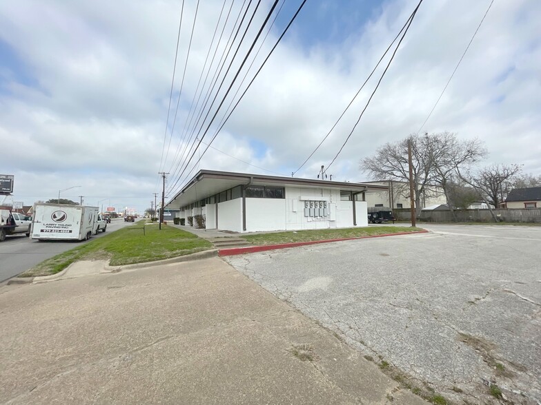 2601 S Texas Ave, Bryan, TX for lease - Building Photo - Image 3 of 6