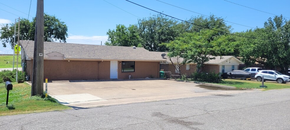 216 Texas St, Cedar Hill, TX for lease - Building Photo - Image 3 of 8