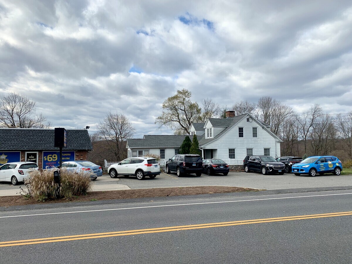 48 Pembroke Rd, Danbury, CT 06811