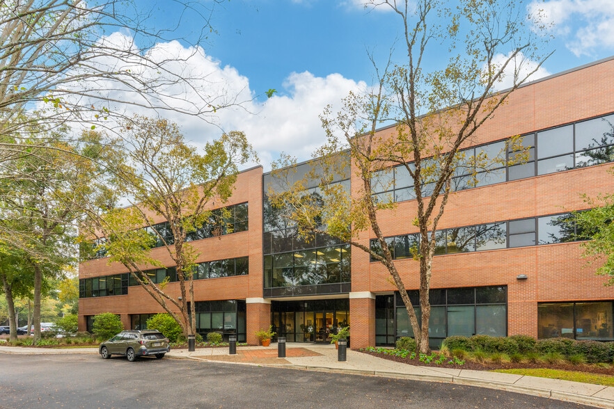 3875 Faber Place Dr, North Charleston, SC for lease - Building Photo - Image 1 of 18