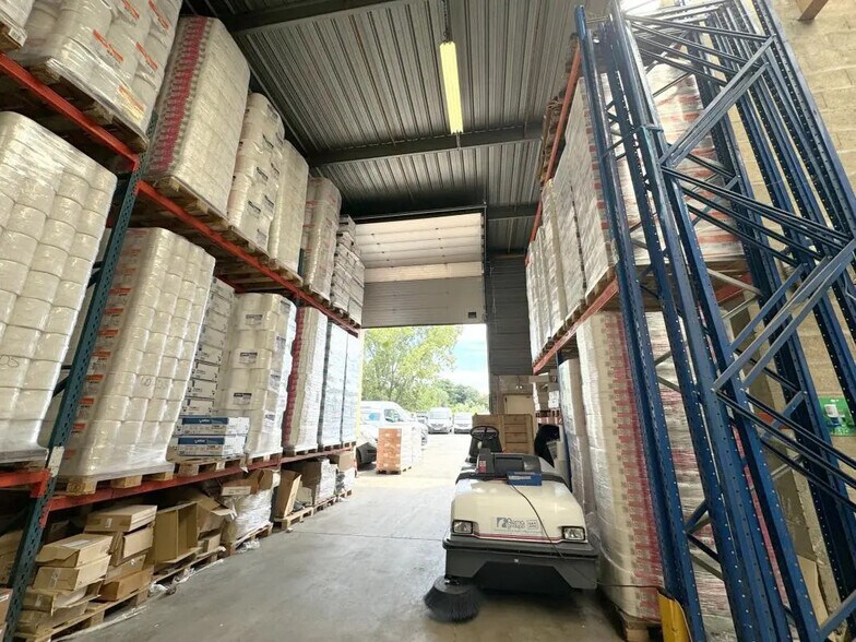 Flex in Bezons for lease - Interior Photo - Image 3 of 21