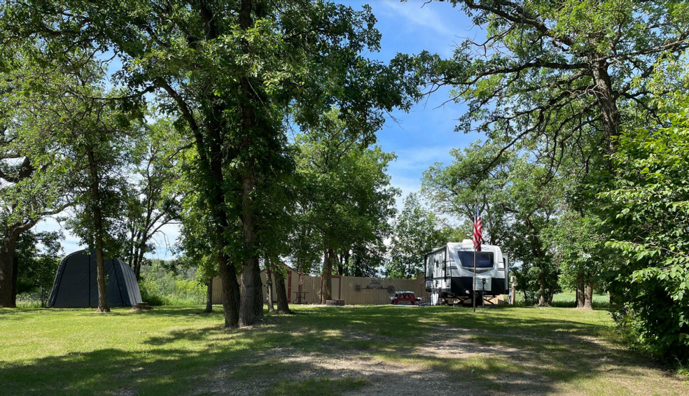 10851 Lake Rd, Bottineau, ND for sale - Primary Photo - Image 1 of 3