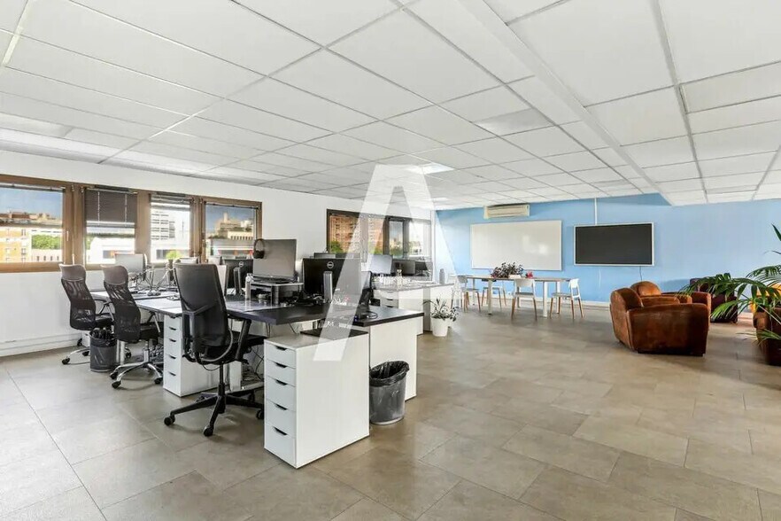 Office in Ivry-sur-Seine for lease - Building Photo - Image 2 of 5