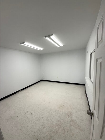 1423 Hollywood St, Houston, TX for lease - Building Photo - Image 3 of 7