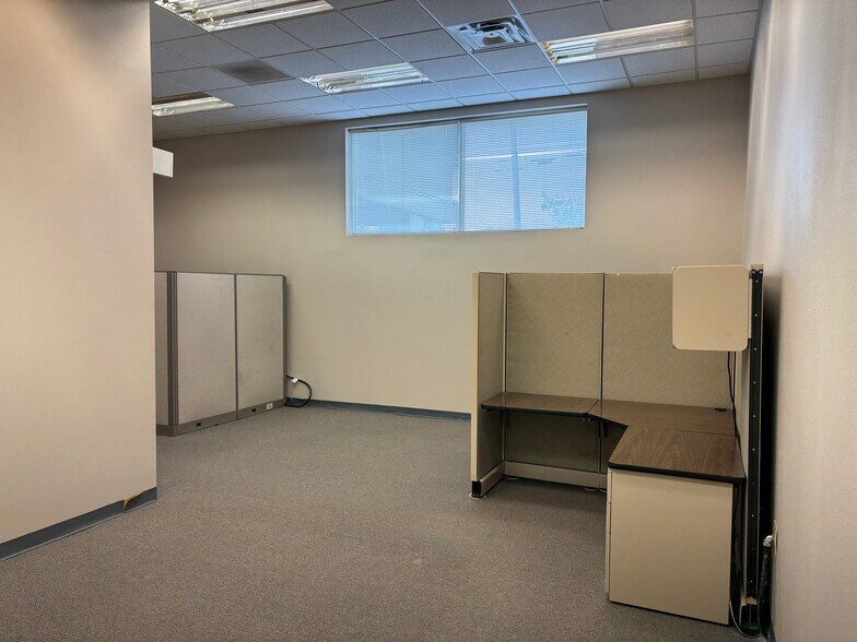 2343 N Main St, Pearland, TX for lease - Interior Photo - Image 2 of 15