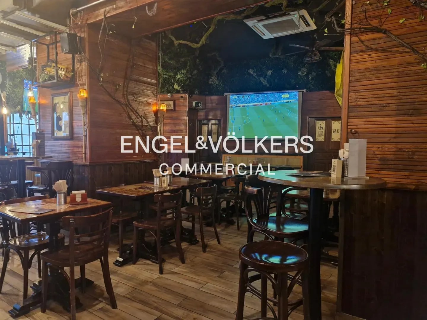 Retail in Barcelona, Barcelona for lease Interior Photo- Image 1 of 18