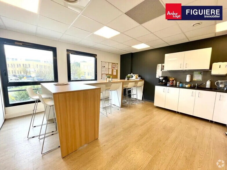 105 Rue Rue René Descartes, Aix-en-Provence for lease - Interior Photo - Image 3 of 8