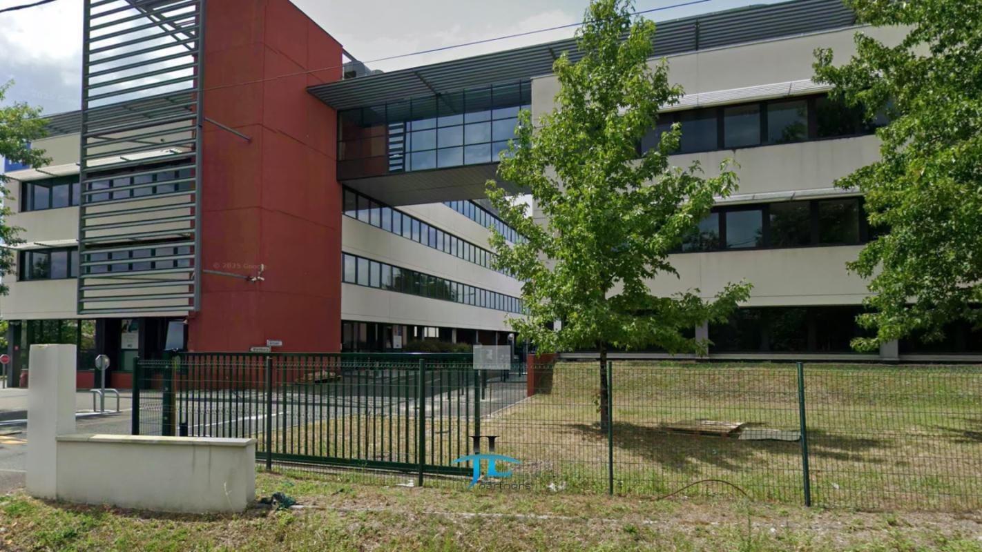 Office in Gradignan for lease Building Photo- Image 1 of 9