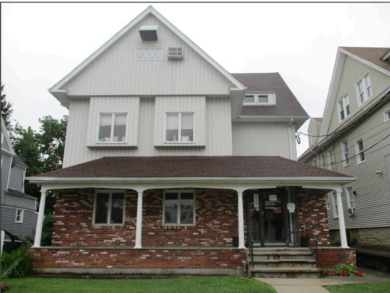 387 Clinton Ave, Bridgeport, CT for sale - Primary Photo - Image 1 of 19