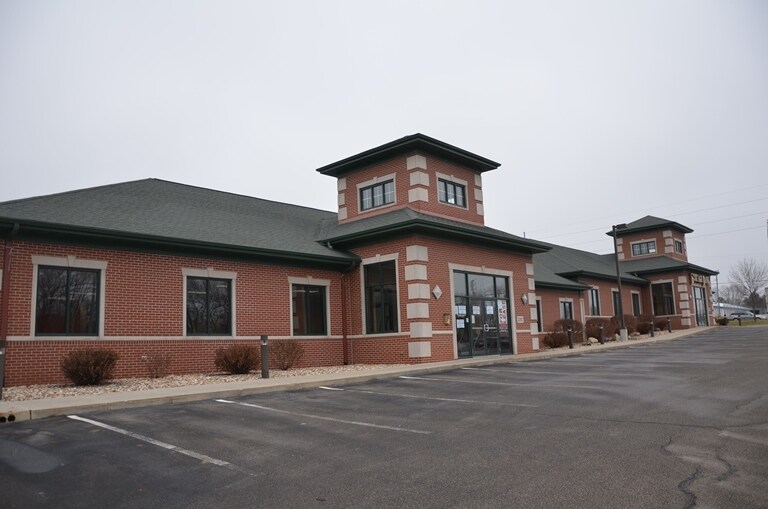 2250 Blairs Ferry Rd, Hiawatha, IA for sale - Primary Photo - Image 1 of 1