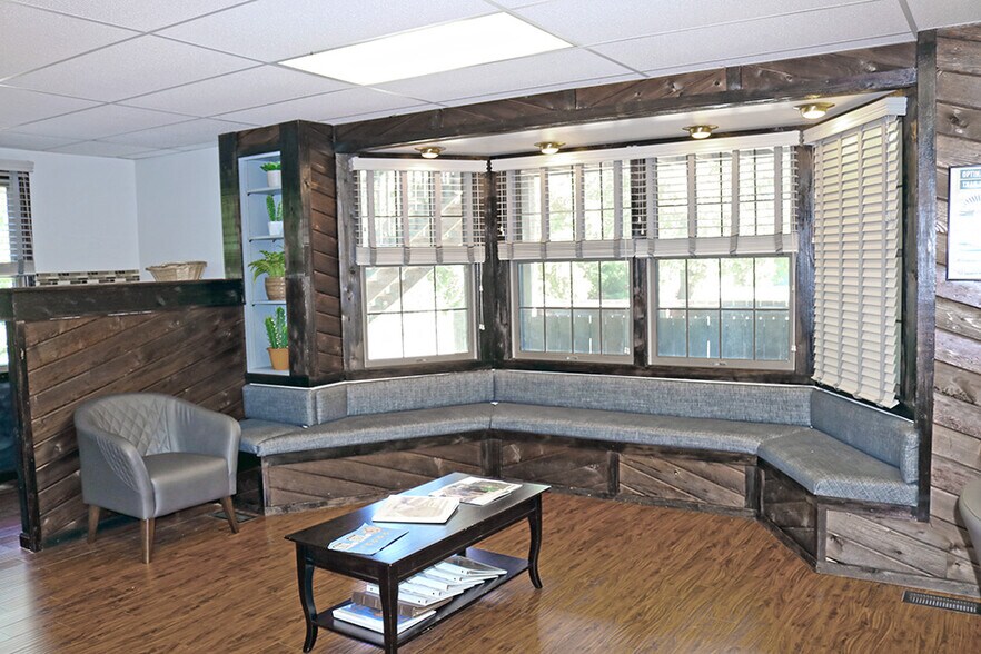 10513 Lincoln Trl, Fairview Heights, IL for lease - Interior Photo - Image 2 of 14