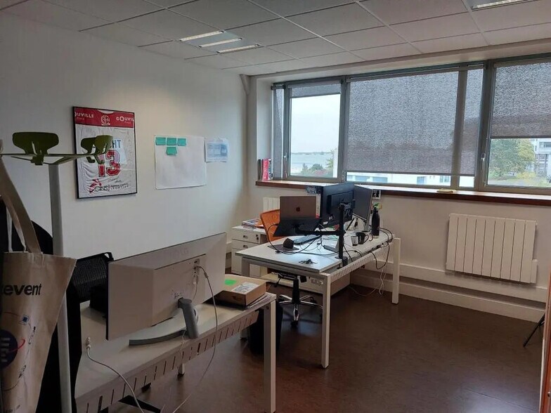 Office in Caen for lease - Interior Photo - Image 2 of 9