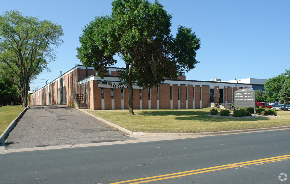 5301 Edina Industrial Blvd, Edina, MN for sale - Primary Photo - Image 1 of 1