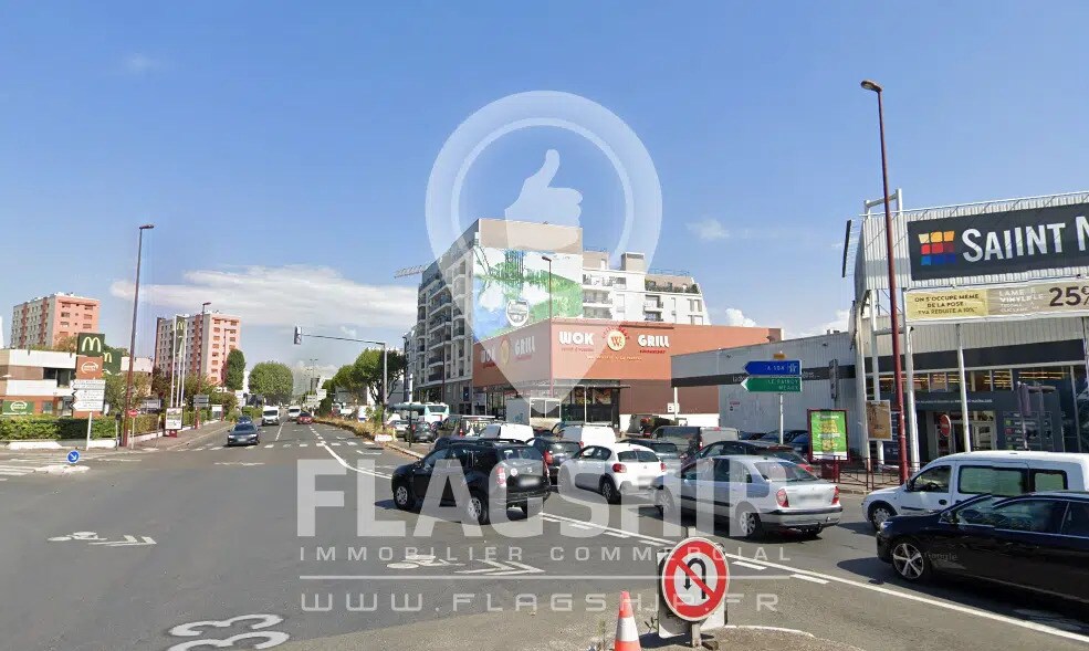 Retail in Bondy for sale Building Photo- Image 1 of 2