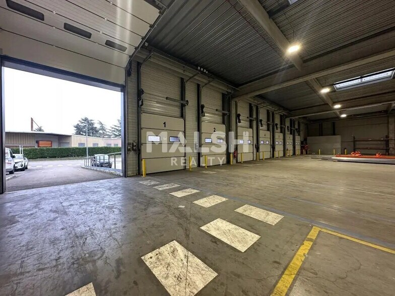 Flex in Corbas for lease - Interior Photo - Image 3 of 22