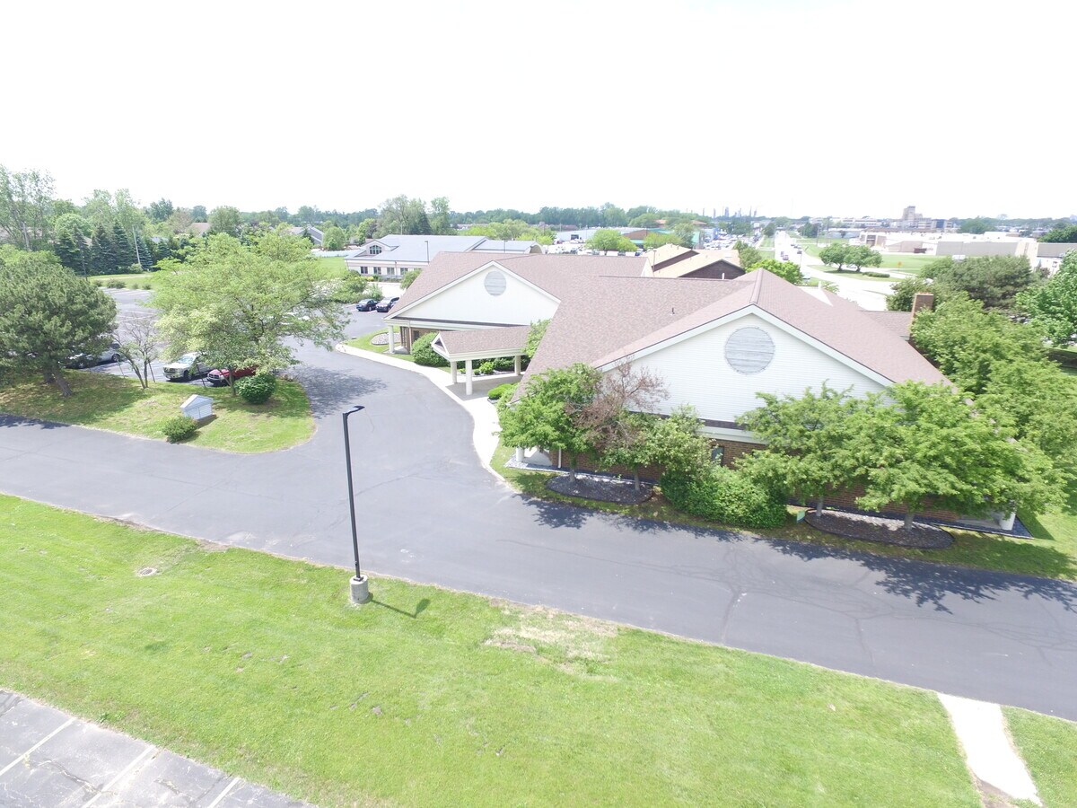 3156 Dustin Rd, Oregon, OH 43616