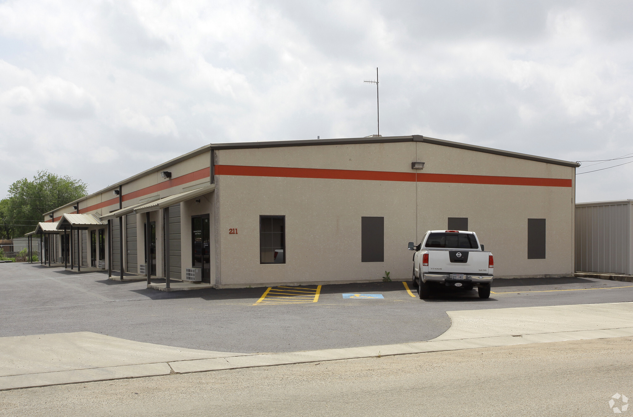 211 Trade Center Dr, New Braunfels, TX for lease Building Photo- Image 1 of 7