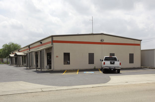 211 Trade Center Dr, New Braunfels TX - Warehouse