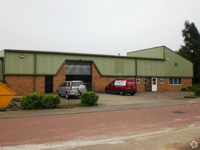 Cloverfield, Hinckley for sale - Primary Photo - Image 1 of 1