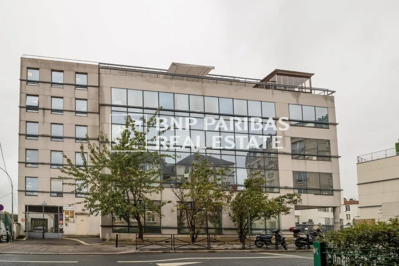 Office in Saint-Ouen-sur-Seine for lease Building Photo- Image 1 of 11