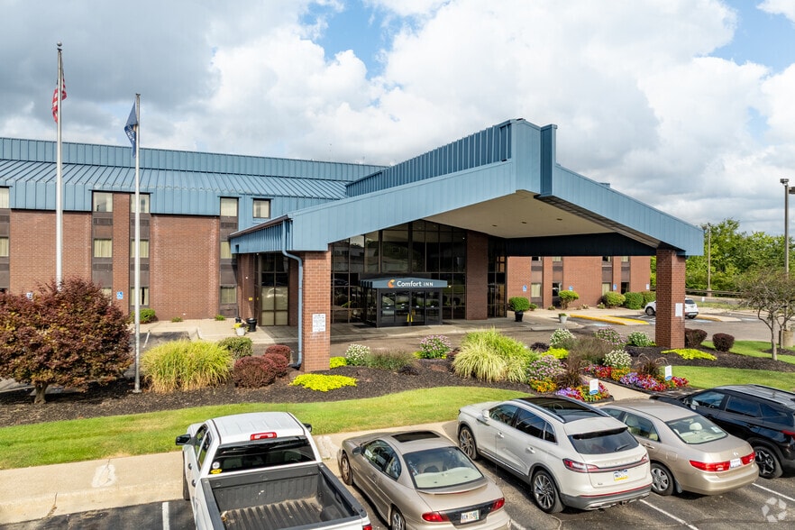 5345 Broadmoor Cir NW, Canton, OH for sale - Building Photo - Image 3 of 22