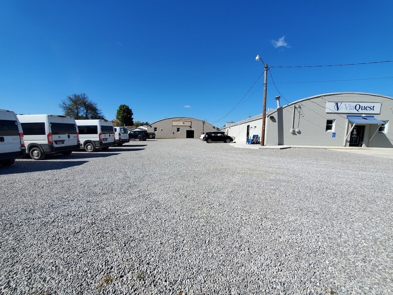 806 Harcourt Rd, Mount Vernon, OH for lease - Building Photo - Image 3 of 6