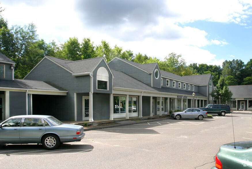 166 Albany Tpke, Canton, CT 06019 Canton Green