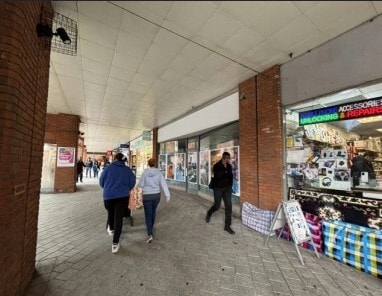 London Rd, Redhill for lease Building Photo- Image 1 of 3