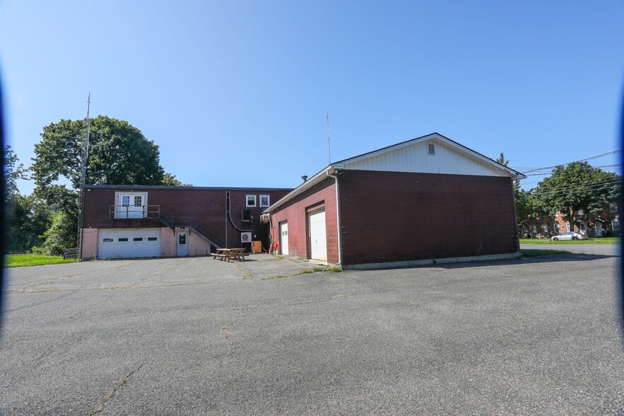 185 Columbia St, Adams, MA for lease - Building Photo - Image 1 of 10