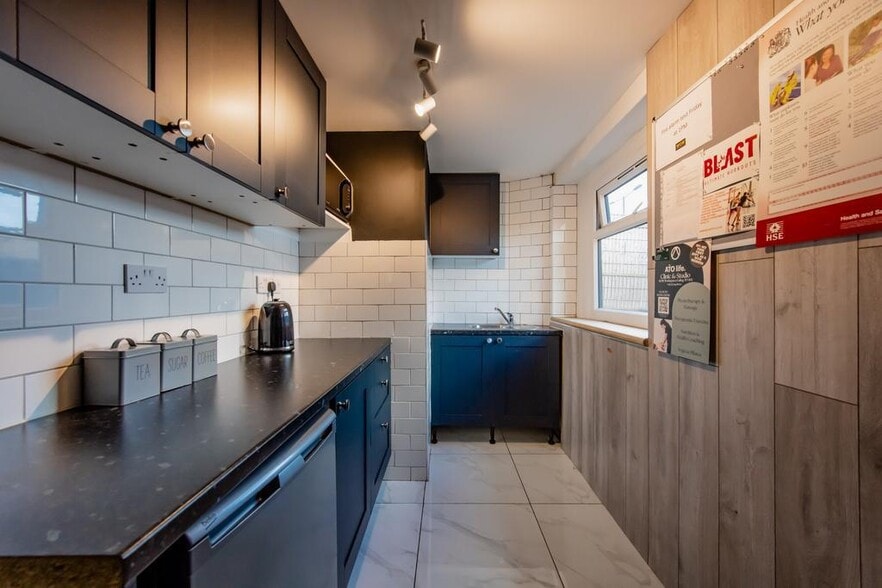 Western Ave, London for lease - Interior Photo - Image 3 of 20