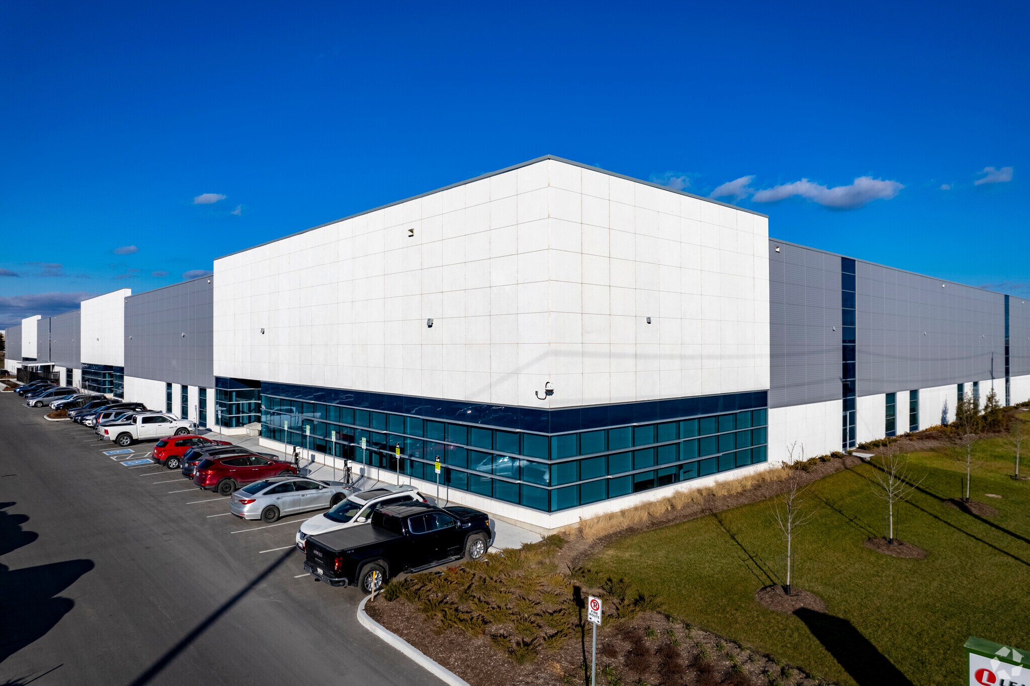 1652 Tricont Ave, Whitby, ON for sale Primary Photo- Image 1 of 1