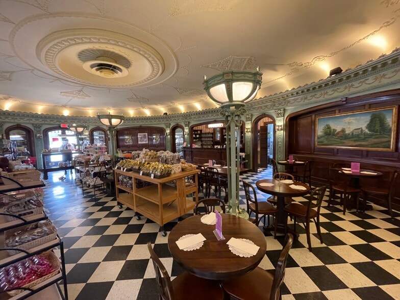 3208 Main St, Buffalo, NY for sale - Interior Photo - Image 2 of 7