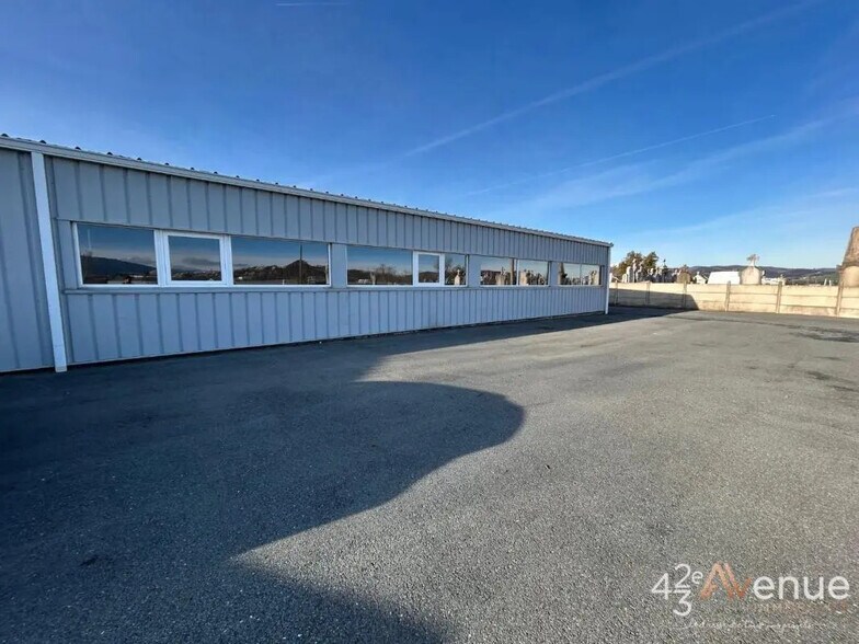 Flex in Saint-Étienne for lease - Building Photo - Image 1 of 8