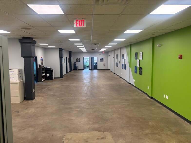 360 Highland Rd E, Macedonia, OH for lease - Interior Photo - Image 1 of 33